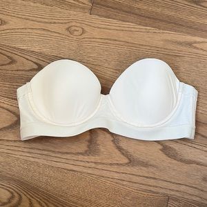 Pepper strapless light tan colored bra size 36B